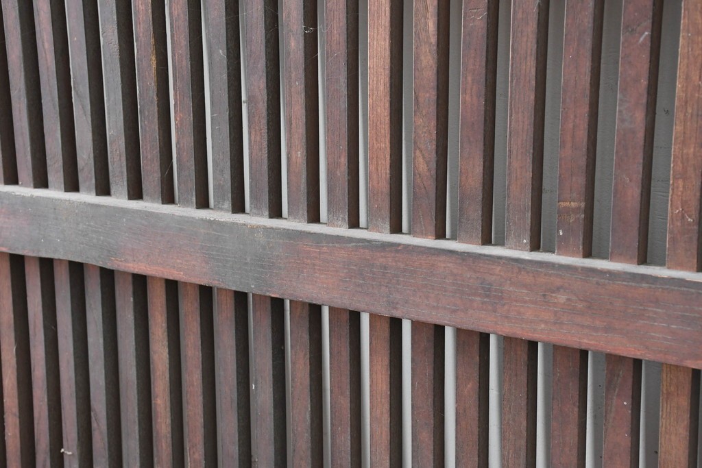 アンティーク建具　明治から大正期　木目豊かな腰板と細格子が調和した幅広格子蔵戸1枚　(R-086500)