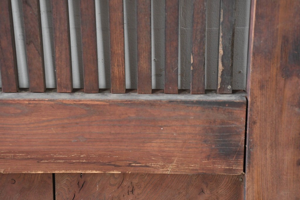 アンティーク建具　明治から大正期　木目豊かな腰板と細格子が調和した幅広格子蔵戸1枚　(R-086500)