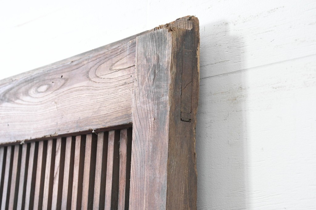 アンティーク建具　明治から大正期　木目豊かな腰板と細格子が調和した幅広格子蔵戸1枚　(R-086500)