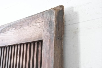 アンティーク建具　明治から大正期　木目豊かな腰板と細格子が調和した幅広格子蔵戸1枚　(R-086500)