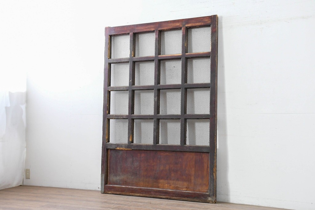 アンティーク建具　明治から大正期　狐格子と金網の組み合わせが趣深い蔵戸1枚　(R-086501)