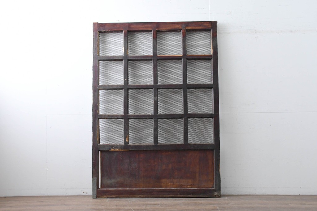 アンティーク建具　明治から大正期　狐格子と金網の組み合わせが趣深い蔵戸1枚　(R-086501)