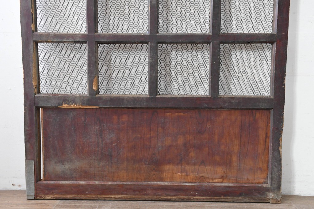 アンティーク建具　明治から大正期　狐格子と金網の組み合わせが趣深い蔵戸1枚　(R-086501)