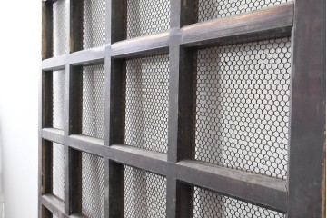 アンティーク建具　明治から大正期　狐格子と金網の組み合わせが趣深い蔵戸1枚　(R-086501)