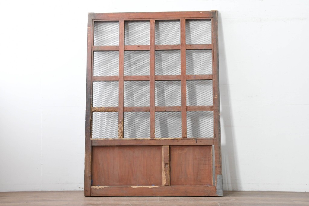 アンティーク建具　明治から大正期　狐格子と金網の組み合わせが趣深い蔵戸1枚　(R-086501)