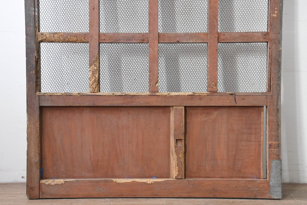 アンティーク建具　明治から大正期　狐格子と金網の組み合わせが趣深い蔵戸1枚　(R-086501)