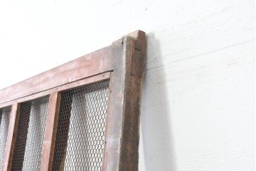 アンティーク建具　明治から大正期　狐格子と金網の組み合わせが趣深い蔵戸1枚　(R-086501)