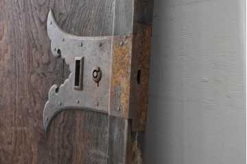 アンティーク建具　明治期　総欅(ケヤキ)材　博物館クラスの逸品!　玉杢が見事な蔵戸1枚　(R-086502)