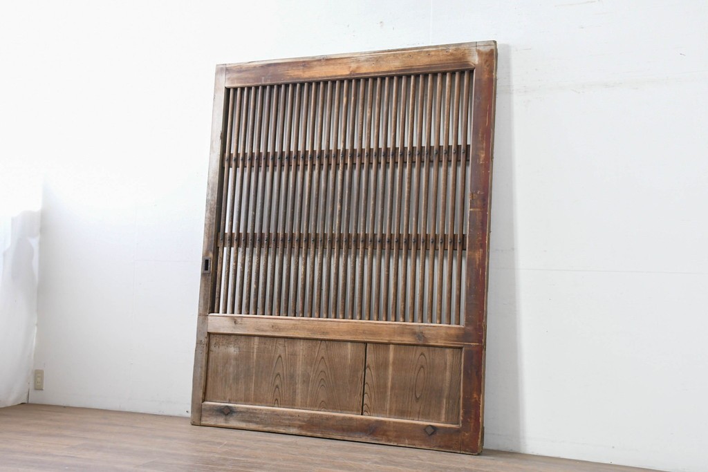 アンティーク建具　明治から大正期　木味が際立つ格子蔵戸1枚　(R-086503)