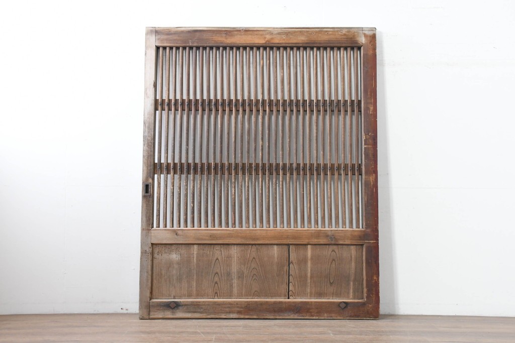 アンティーク建具　明治から大正期　木味が際立つ格子蔵戸1枚　(R-086503)