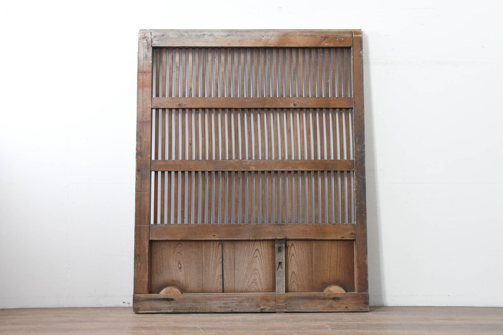 アンティーク建具　明治から大正期　木味が際立つ格子蔵戸1枚　(R-086503)