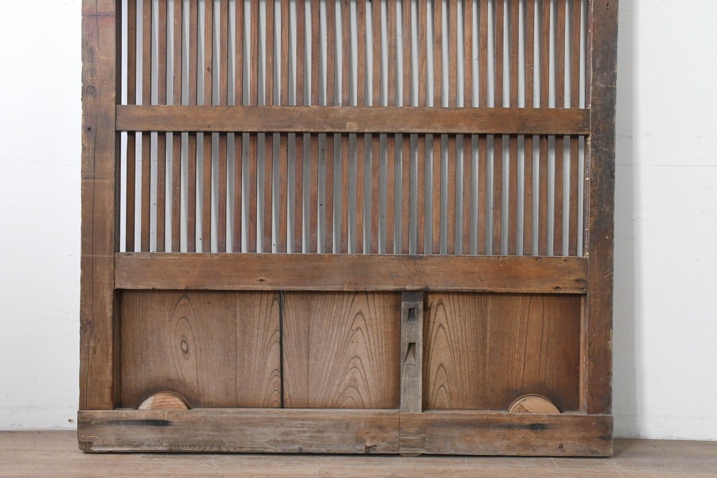 アンティーク建具　明治から大正期　木味が際立つ格子蔵戸1枚　(R-086503)