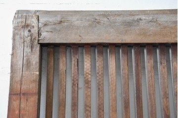 アンティーク建具　明治から大正期　木味が際立つ格子蔵戸1枚　(R-086503)