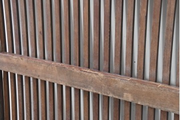 アンティーク建具　明治から大正期　木味が際立つ格子蔵戸1枚　(R-086503)