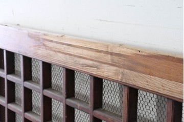 アンティーク建具　明治から大正期　総欅(ケヤキ)材　古い木の風合いと金網入り格子が風情あるくぐり戸1枚　(R-086504)