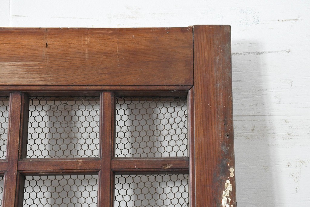 アンティーク建具　明治から大正期　総欅(ケヤキ)材　古い木の風合いと金網入り格子が風情あるくぐり戸1枚　(R-086504)