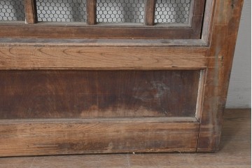 アンティーク建具　明治から大正期　総欅(ケヤキ)材　古い木の風合いと金網入り格子が風情あるくぐり戸1枚　(R-086504)