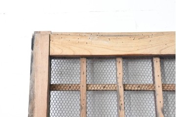 アンティーク建具　明治から大正期　総欅(ケヤキ)材　古い木の風合いと金網入り格子が風情あるくぐり戸1枚　(R-086504)