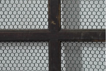 アンティーク建具　明治から大正期　きつね格子の意匠が美しい蔵戸1枚　(R-086505)