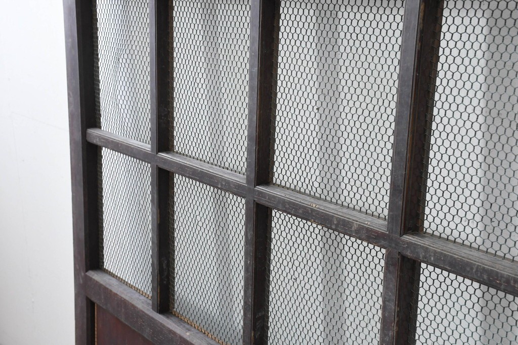 アンティーク建具　明治から大正期　きつね格子の意匠が美しい蔵戸1枚　(R-086505)