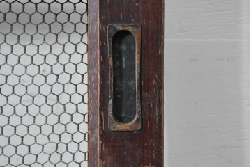 アンティーク建具　明治から大正期　きつね格子の意匠が美しい蔵戸1枚　(R-086505)