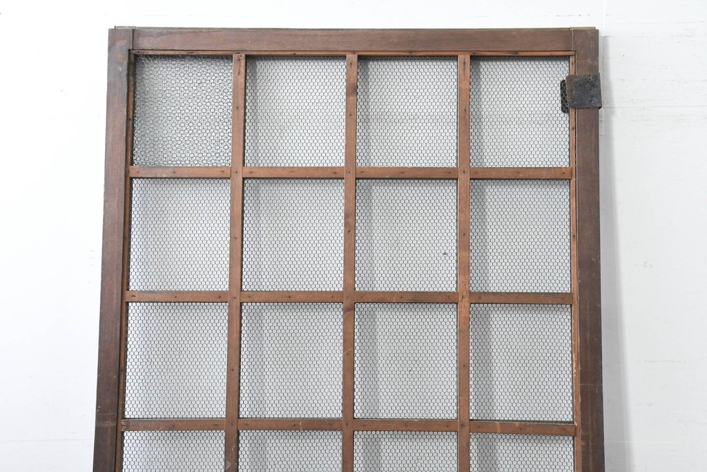 アンティーク建具　明治から大正期　きつね格子の意匠が美しい蔵戸1枚　(R-086505)