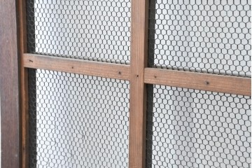 アンティーク建具　明治から大正期　きつね格子の意匠が美しい蔵戸1枚　(R-086505)