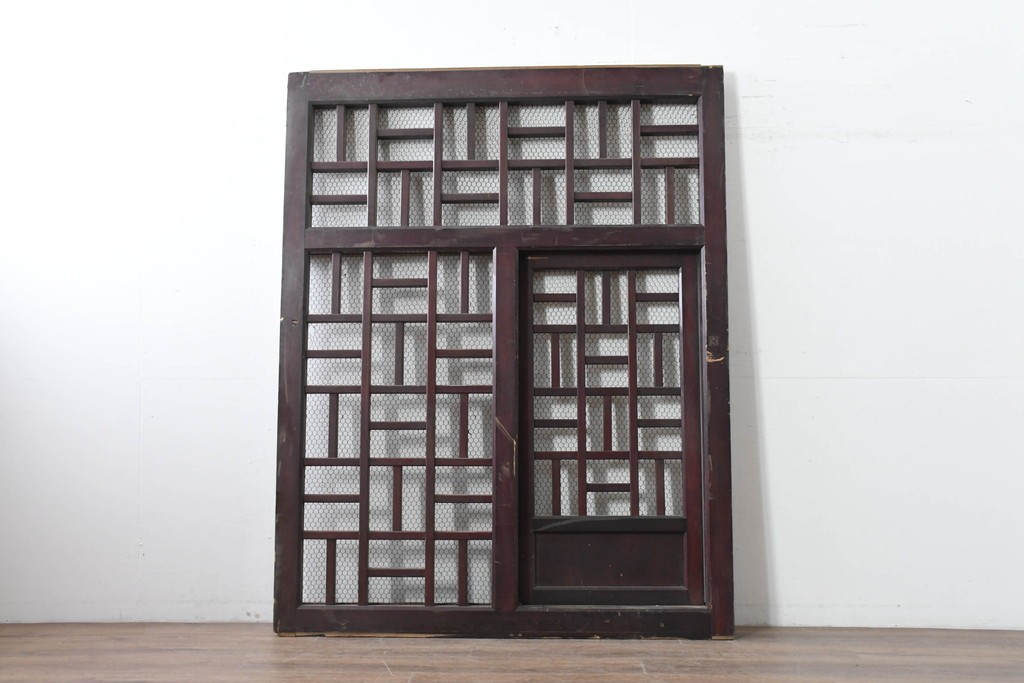 アンティーク建具　明治から大正期　希少デザイン!　漆塗り　優美に連なる幾何学格子が魅力のくぐり戸1枚　(R-086506)