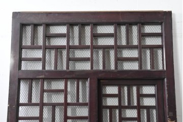 アンティーク建具　明治から大正期　希少デザイン!　漆塗り　優美に連なる幾何学格子が魅力のくぐり戸1枚　(R-086506)