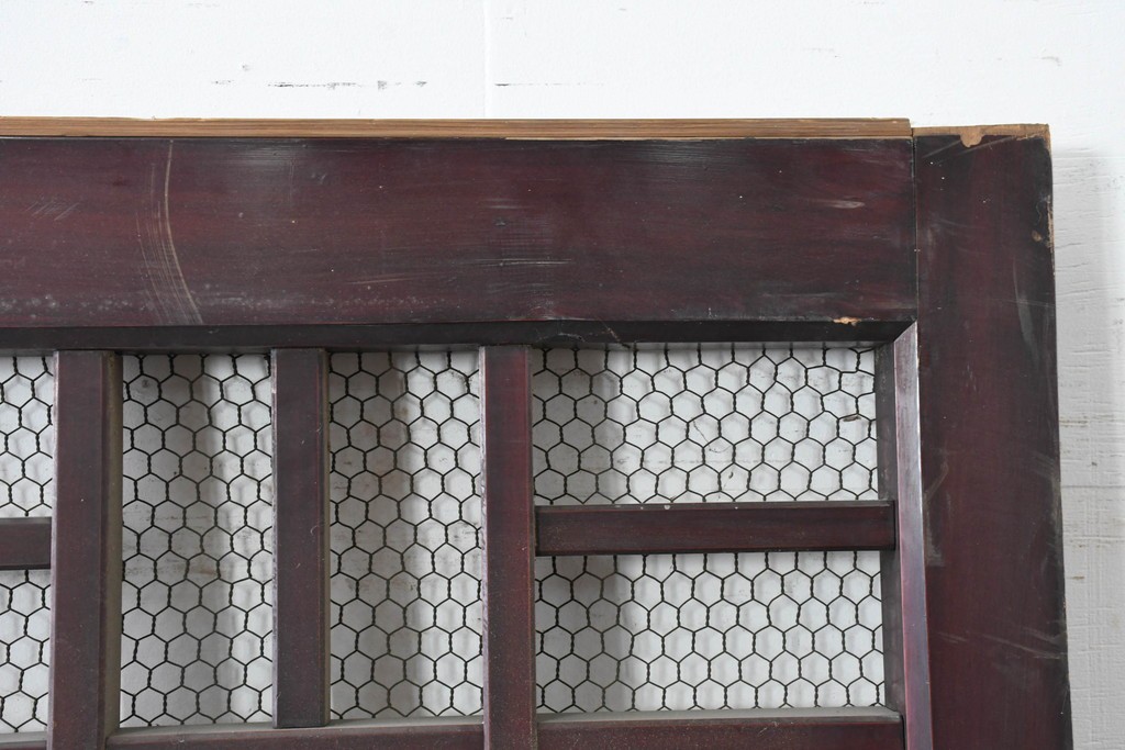 アンティーク建具　明治から大正期　希少デザイン!　漆塗り　優美に連なる幾何学格子が魅力のくぐり戸1枚　(R-086506)