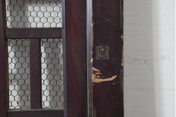 アンティーク建具　明治から大正期　希少デザイン!　漆塗り　優美に連なる幾何学格子が魅力のくぐり戸1枚　(R-086506)