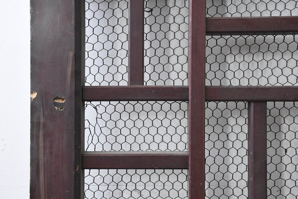 アンティーク建具　明治から大正期　希少デザイン!　漆塗り　優美に連なる幾何学格子が魅力のくぐり戸1枚　(R-086506)