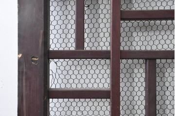 アンティーク建具　明治から大正期　希少デザイン!　漆塗り　優美に連なる幾何学格子が魅力のくぐり戸1枚　(R-086506)