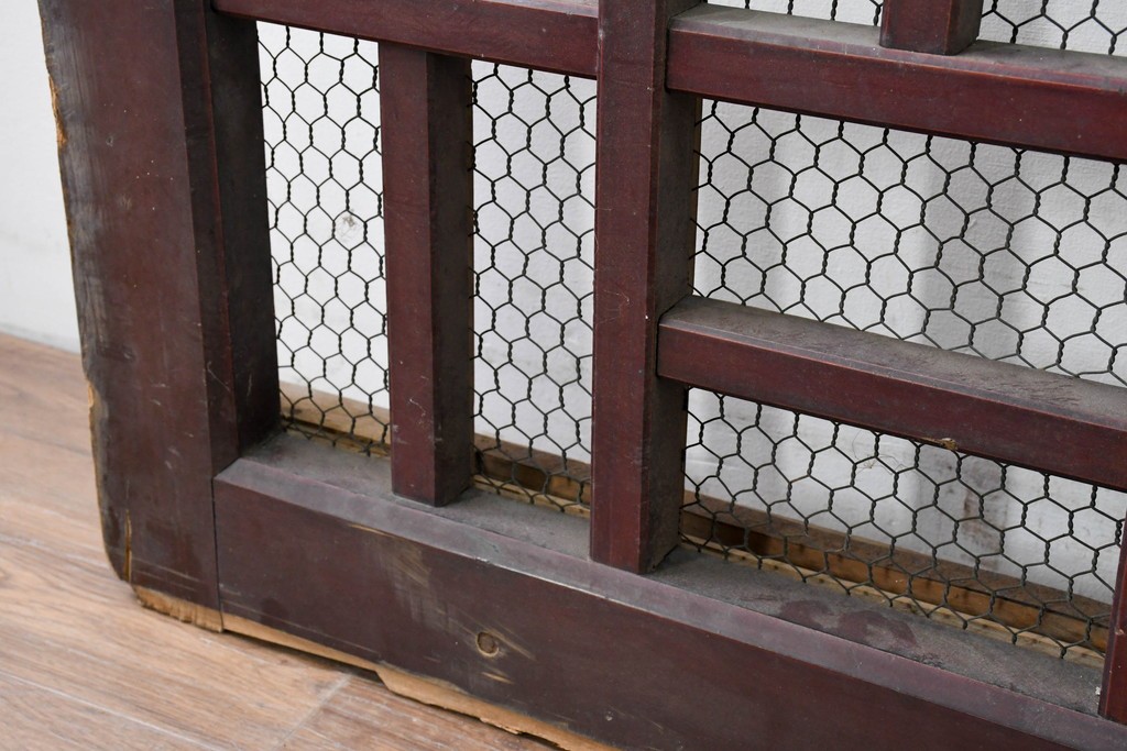 アンティーク建具　明治から大正期　希少デザイン!　漆塗り　優美に連なる幾何学格子が魅力のくぐり戸1枚　(R-086506)