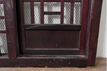 アンティーク建具　明治から大正期　希少デザイン!　漆塗り　優美に連なる幾何学格子が魅力のくぐり戸1枚　(R-086506)