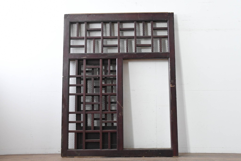 アンティーク建具　明治から大正期　希少デザイン!　漆塗り　優美に連なる幾何学格子が魅力のくぐり戸1枚　(R-086506)