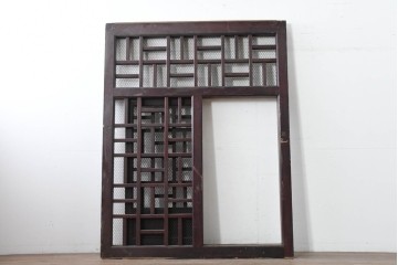 アンティーク建具　明治から大正期　希少デザイン!　漆塗り　優美に連なる幾何学格子が魅力のくぐり戸1枚　(R-086506)