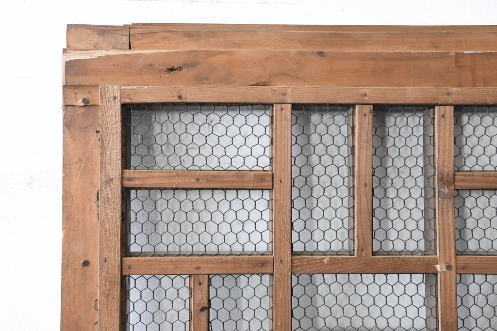 アンティーク建具　明治から大正期　希少デザイン!　漆塗り　優美に連なる幾何学格子が魅力のくぐり戸1枚　(R-086506)