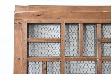 アンティーク建具　明治から大正期　希少デザイン!　漆塗り　優美に連なる幾何学格子が魅力のくぐり戸1枚　(R-086506)