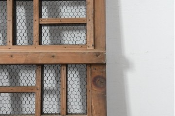 アンティーク建具　明治から大正期　希少デザイン!　漆塗り　優美に連なる幾何学格子が魅力のくぐり戸1枚　(R-086506)