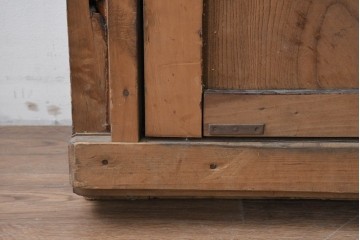 アンティーク建具　明治から大正期　希少デザイン!　漆塗り　優美に連なる幾何学格子が魅力のくぐり戸1枚　(R-086506)