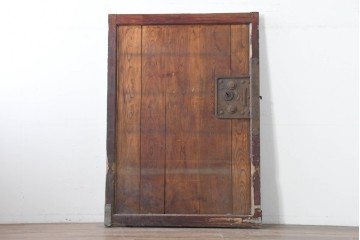 アンティーク建具　明治期　檜(ヒノキ)材・欅(ケヤキ)材　彫刻(鳳凰)入り金具が目を惹く重厚な庄内蔵戸1枚　(R-086507)