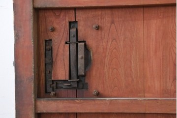 アンティーク建具　明治期　檜(ヒノキ)材・欅(ケヤキ)材　彫刻(鳳凰)入り金具が目を惹く重厚な庄内蔵戸1枚　(R-086507)