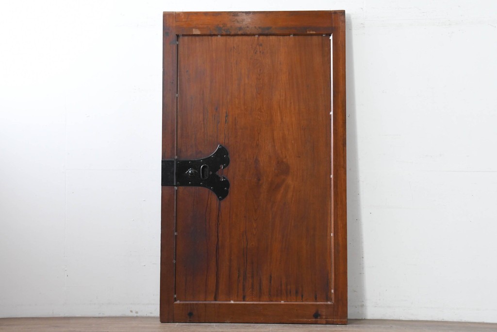 アンティーク建具　明治から大正期　重厚感のある総欅(ケヤキ)材一枚板の蔵戸1枚　(R-086508)