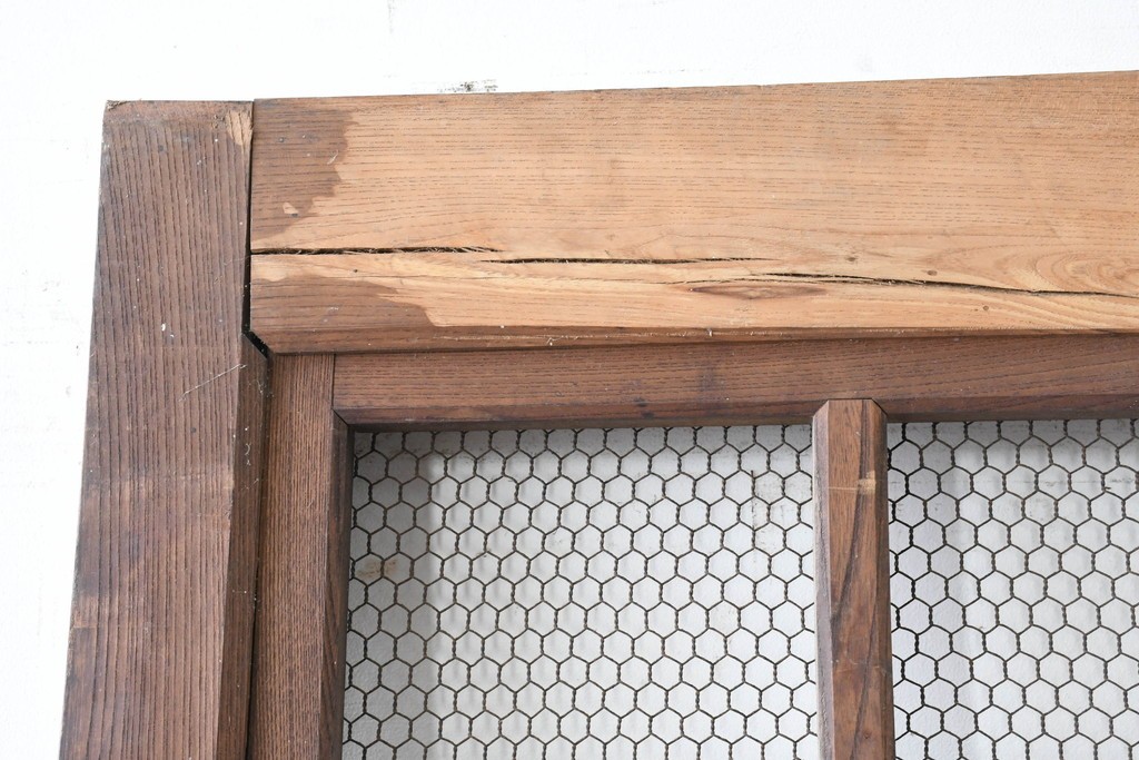 アンティーク建具　明治から大正期　欅(ケヤキ)材　金網入りのきつね格子蔵戸1枚　※反り有り　(R-086509)