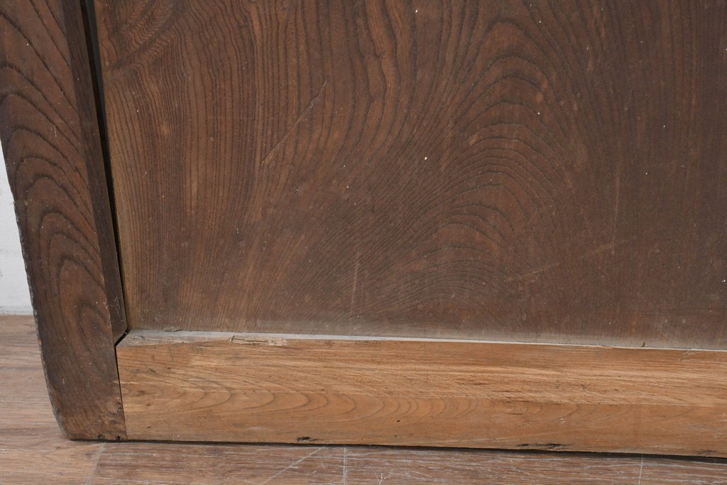 アンティーク建具　明治から大正期　欅(ケヤキ)材　金網入りのきつね格子蔵戸1枚　※反り有り　(R-086509)