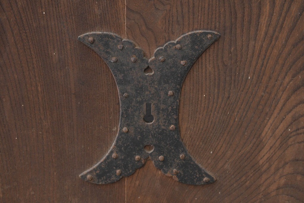 アンティーク建具　明治から大正期　欅(ケヤキ)材　金網入りのきつね格子蔵戸1枚　※反り有り　(R-086509)