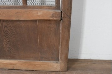 アンティーク建具　明治から大正期　欅(ケヤキ)材　金網入りのきつね格子蔵戸1枚　※反り有り　(R-086509)