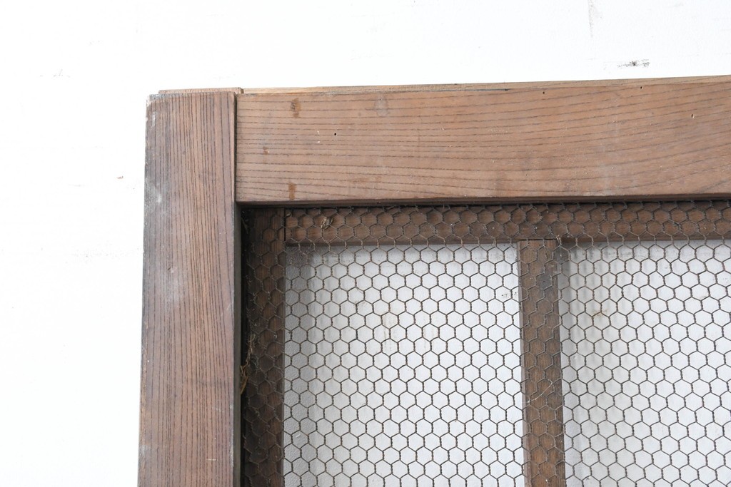 アンティーク建具　明治から大正期　欅(ケヤキ)材　金網入りのきつね格子蔵戸1枚　※反り有り　(R-086509)