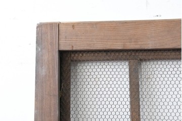 アンティーク建具　明治から大正期　欅(ケヤキ)材　金網入りのきつね格子蔵戸1枚　※反り有り　(R-086509)